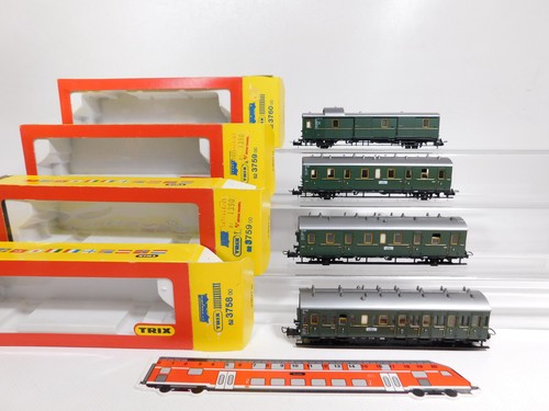 Trix passenger cars - 4x,