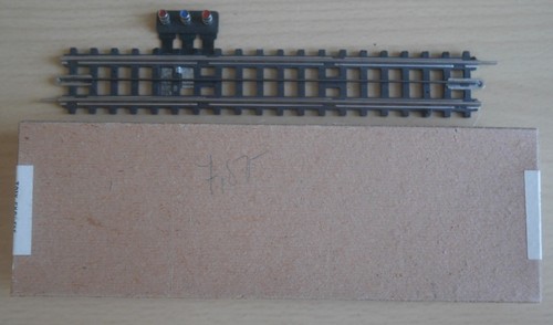 Trix express track uncoupling - trix,